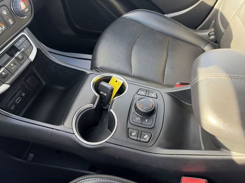 Used 2023 GMC Terrain SLT w/ Elevation Edition image 20