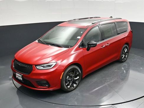 New 2026 Chrysler Pacifica Limited FWD image 52