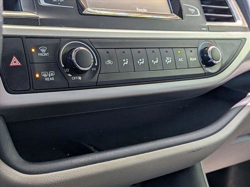 Used 2019 Toyota Highlander LE FWD image 9