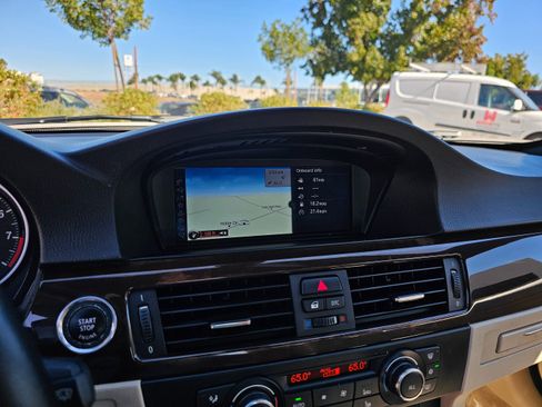 Used 2011 BMW 328i Convertible image 26