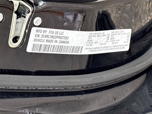 Used 2023 Chrysler Pacifica Touring-L FWD image 31