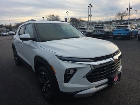 New 2025 Chevrolet TrailBlazer LT w/ Convenience Package image 1