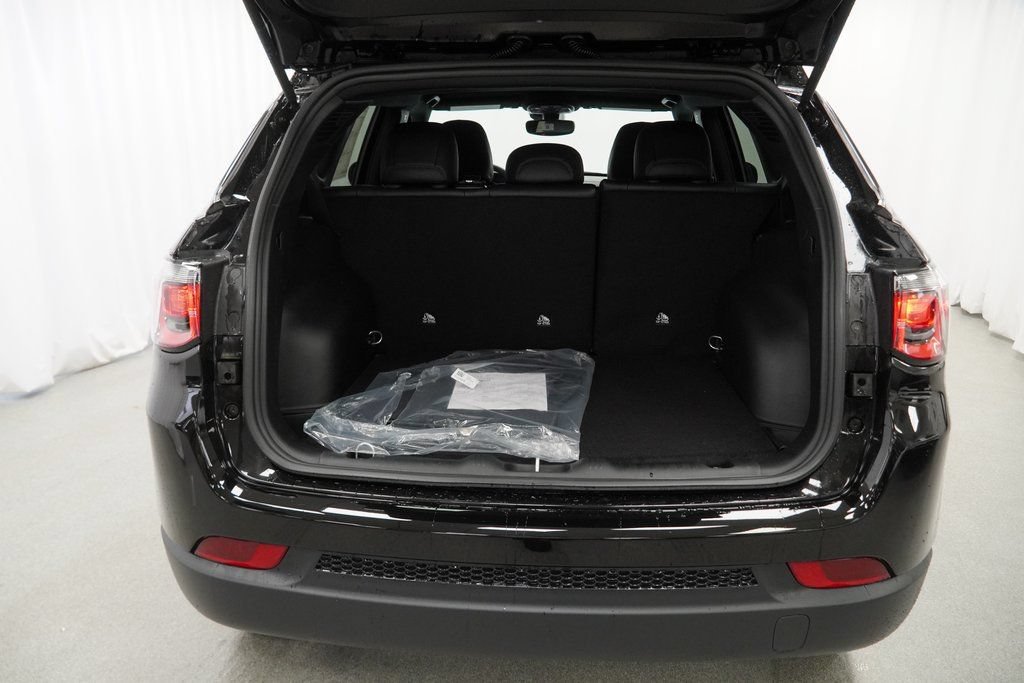 New 2026 Jeep Compass Latitude AWD/4WD image 32