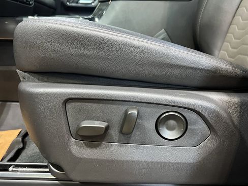 Used 2024 Chevrolet Silverado 2500 ZR2 w/ Technology Package image 16