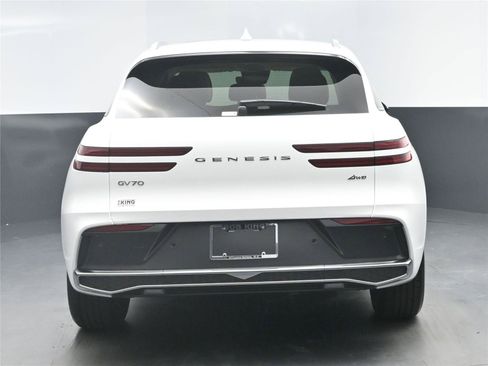 New 2026 Genesis GV70 2.5T Select image 13