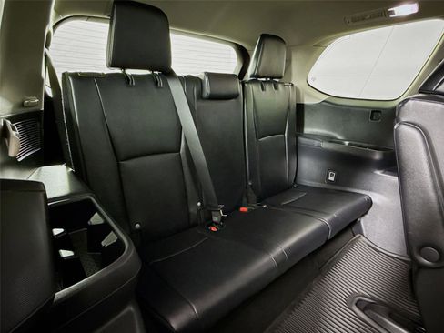 Used 2024 Toyota Grand Highlander XLE image 28