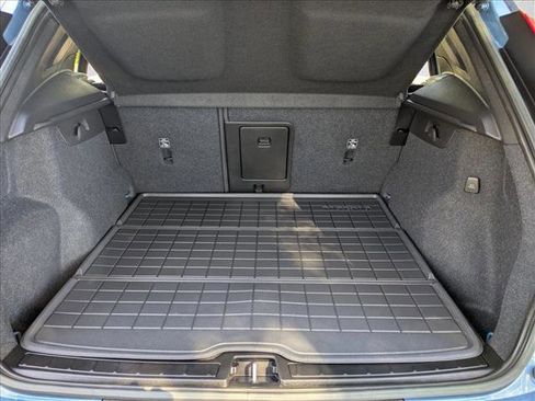 Used 2023 Volvo XC40 Recharge Plus w/ Protection Package Premier image 16