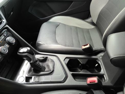 Used 2022 Volkswagen Taos SEL w/ Panoramic Sunroof Package FWD image 36