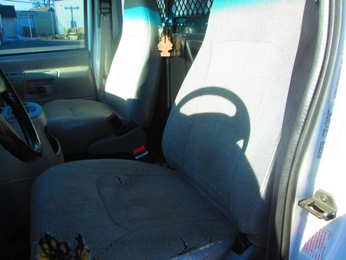 Used 2000 Ford E-150 and Econoline 150 image 12