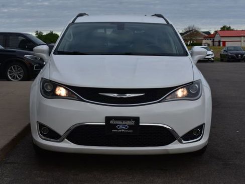 Used 2017 Chrysler Pacifica Touring-L w/ Tire & Wheel Group FWD image 12