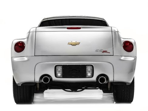 Used 2004 Chevrolet SSR w/ Preferred Equipment Group image 8