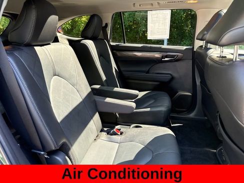 Used 2024 Toyota Highlander Platinum AWD/4WD image 26