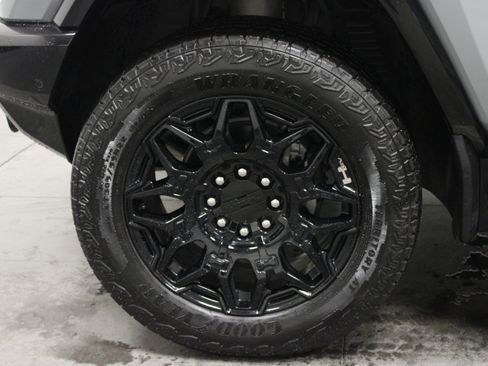 Used 2026 GMC Hummer EV SUV w/ LPO, Dark Essentials Package AWD/4WD image 10