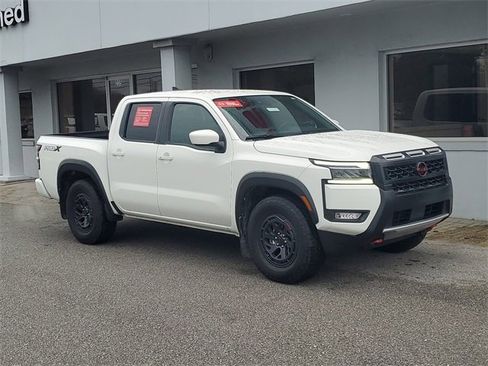 Used 2025 Nissan Frontier Pro-X image 32