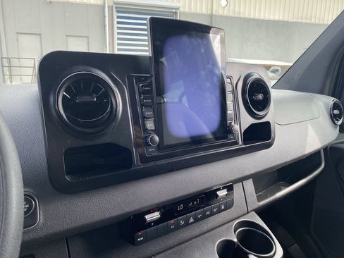 Used 2020 Mercedes-Benz Sprinter 2500 image 8