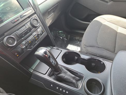 Used 2016 Ford Explorer XLT w/ Equipment Group 201A FWD image 25