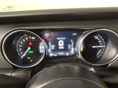 Used 2023 Jeep Wrangler Unlimited Sahara w/ Cold Weather Group AWD/4WD image 14