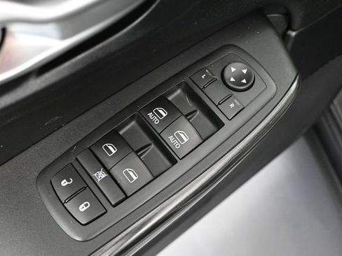 Used 2016 Jeep Cherokee Latitude w/ North All-Season Group AWD/4WD image 20