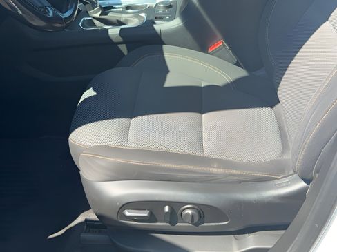 Used 2021 Chevrolet Traverse LT AWD/4WD image 24