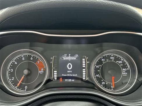 Used 2019 Jeep Cherokee Latitude w/ Popular Appearance Group image 6