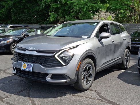 Used 2023 Kia Sportage LX AWD/4WD image 2
