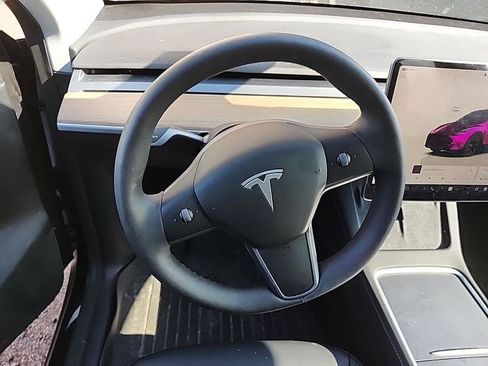 Used 2025 Tesla Model Y Long Range AWD/4WD image 8