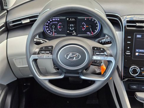 Used 2023 Hyundai Tucson SE image 18
