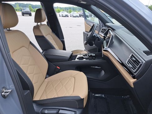Used 2024 Volkswagen Atlas Cross Sport SE FWD image 10