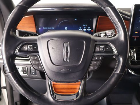 Certified 2023 Lincoln Navigator Reserve AWD/4WD image 3