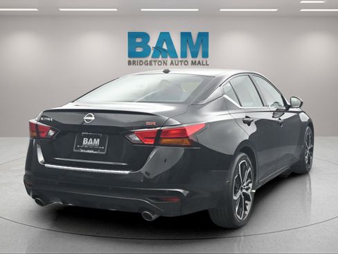 Used 2023 Nissan Altima 2.5 SR FWD image 5