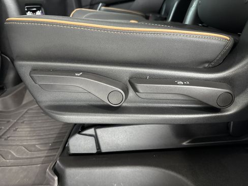 Used 2023 GMC Yukon AT4 w/ AT4 Premium Plus Package image 45