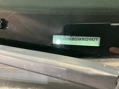 Used 2019 Dodge Grand Caravan SE w/ UConnect Hands-Free Group image 33