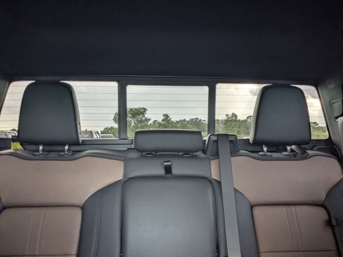 Used 2025 Chevrolet Silverado 1500 High Country w/ High Country Premium Package AWD/4WD image 17