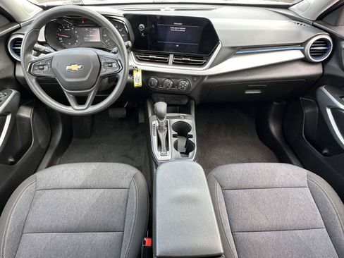 Certified 2024 Chevrolet Trax LS w/ LS Convenience Package FWD image 11