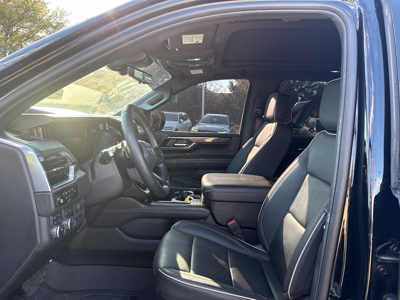 Used 2025 GMC Yukon XL Elevation w/ Elevation Premium Package AWD/4WD image 28