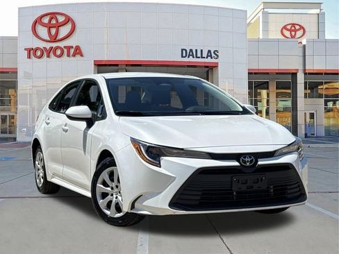 Used 2025 Toyota Corolla LE FWD image 1