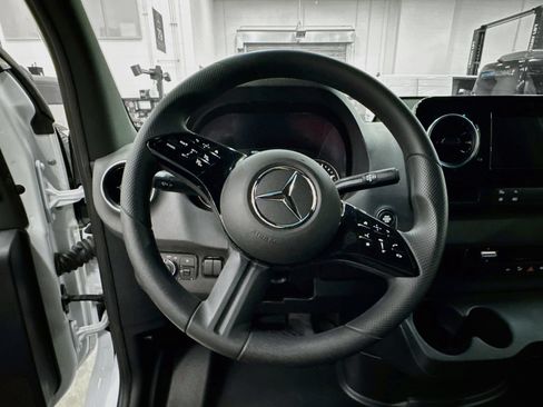 Used 2025 Mercedes-Benz Sprinter 3500 image 12