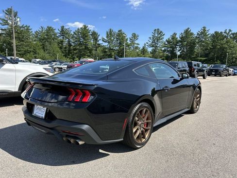 Used 2025 Ford Mustang GT Premium RWD image 3