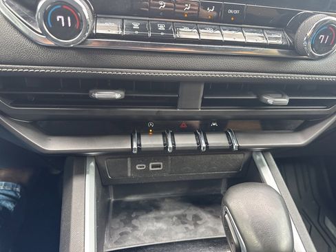 Used 2023 Chevrolet Colorado LT w/ LT Convenience Package image 15