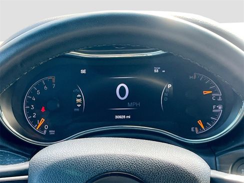 Used 2022 Jeep Grand Cherokee Laredo X image 12