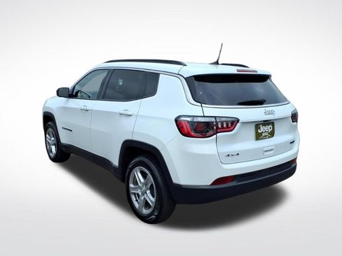Used 2024 Jeep Compass Latitude w/ Altitude Special Edition AWD/4WD image 3