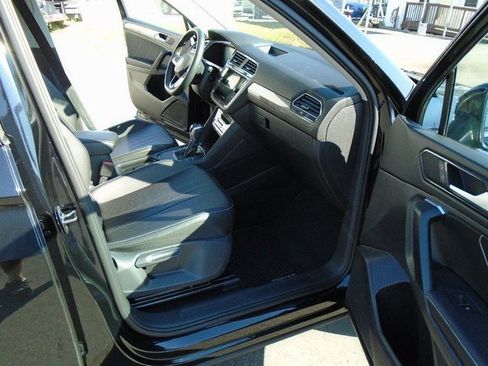 Used 2022 Volkswagen Tiguan SE image 14