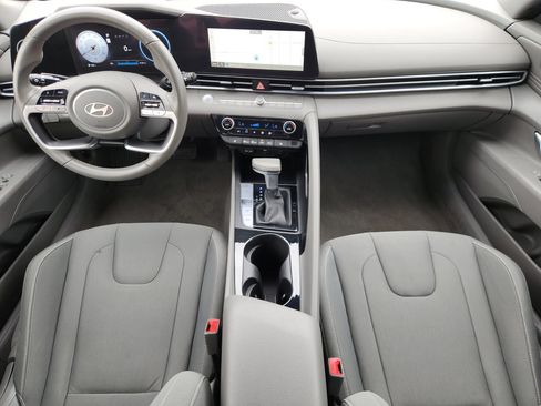Used 2025 Hyundai Elantra SEL FWD image 23