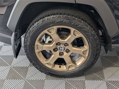 Used 2024 Toyota RAV4 AWD Hybrid image 9