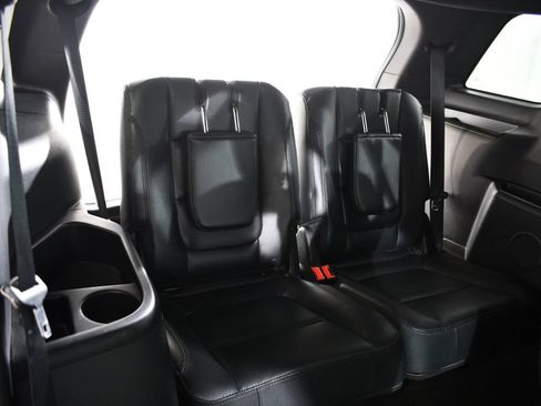 Used 2016 Ford Explorer XLT w/ Equipment Group 202A AWD/4WD image 20