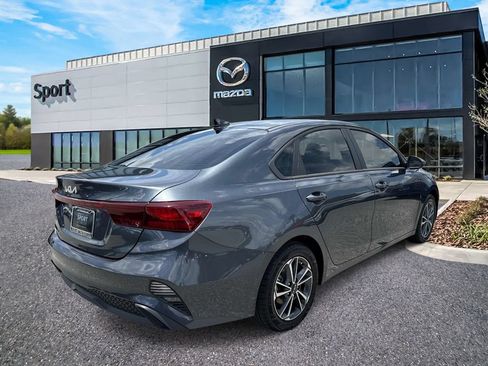 Used 2022 Kia Forte LXS w/ LXS Technology Package FWD image 3