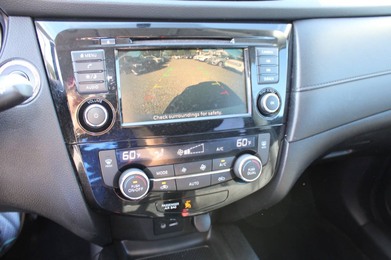 Used 2018 Nissan Rogue SV AWD/4WD image 15