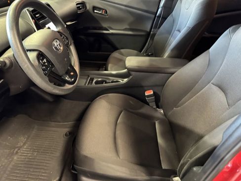 Used 2022 Toyota Prius L Eco image 10