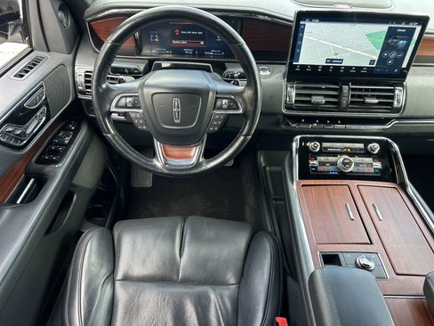 Used 2023 Lincoln Navigator Reserve image 14