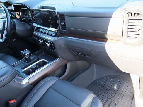 Certified 2023 GMC Sierra 1500 SLT image 28
